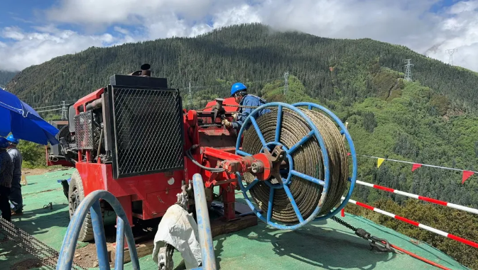 金上至湖北&plusmn;800千伏特高压直流输电线路工程川2标已正式进入架线阶段