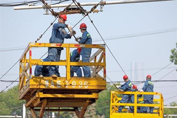 公交架线工岗位练兵强素质
